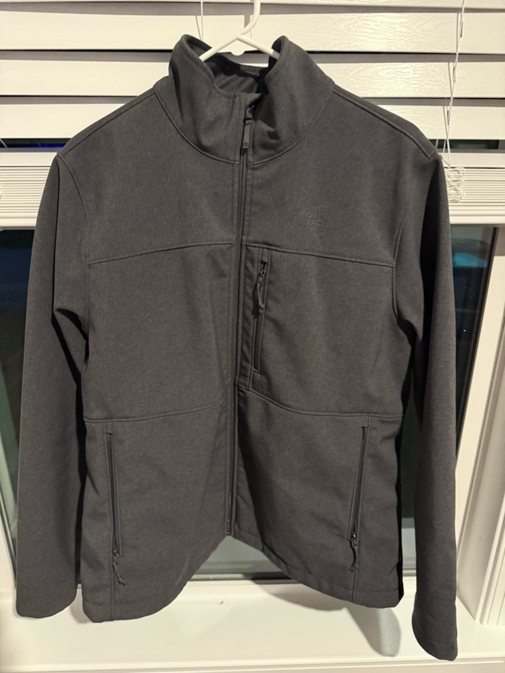 The North Face woMen’s Charcoal Gray Lightweight Softshell Jacket